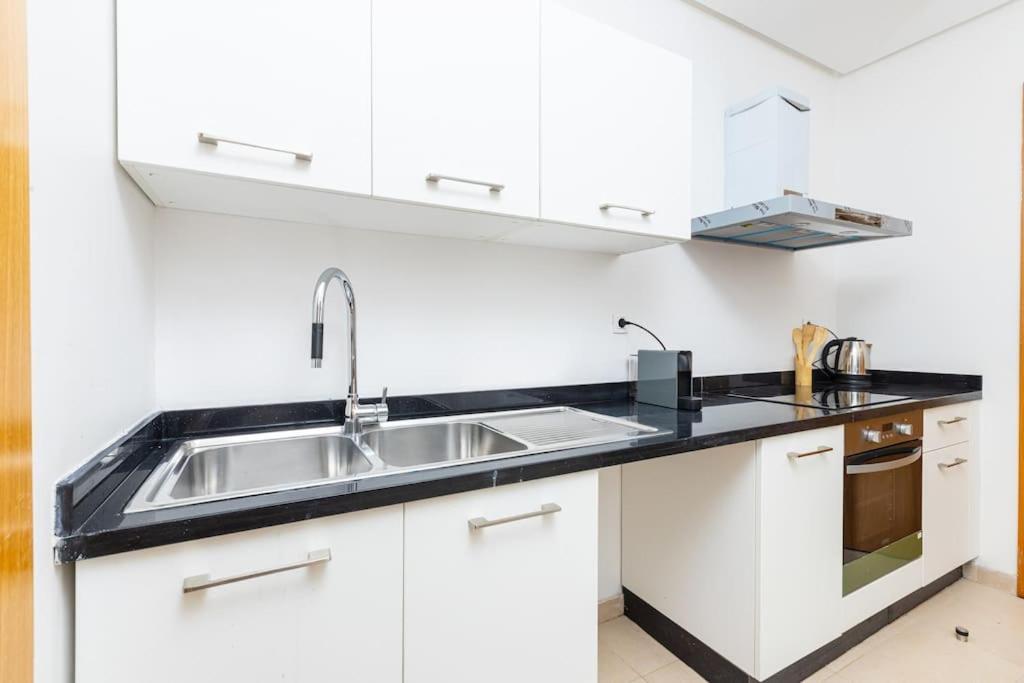 HajjaModern 2Br Retreat In Marina Sale Luxury Livingアパートメント エクステリア 写真