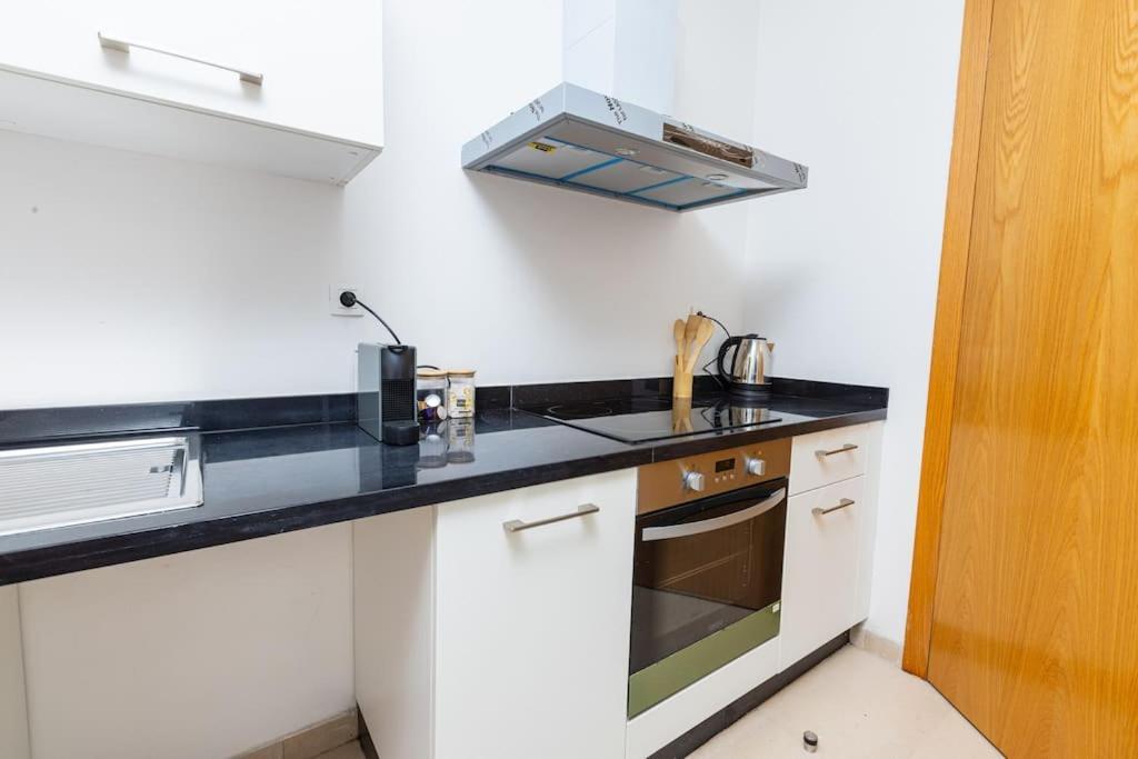 HajjaModern 2Br Retreat In Marina Sale Luxury Livingアパートメント エクステリア 写真