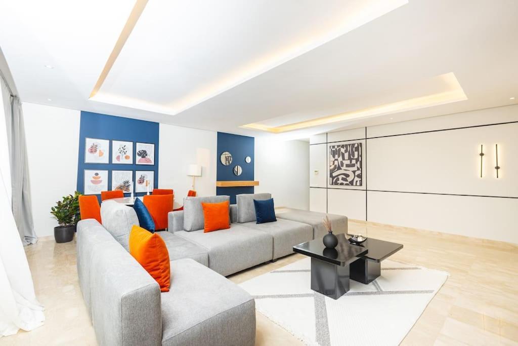 HajjaModern 2Br Retreat In Marina Sale Luxury Livingアパートメント エクステリア 写真